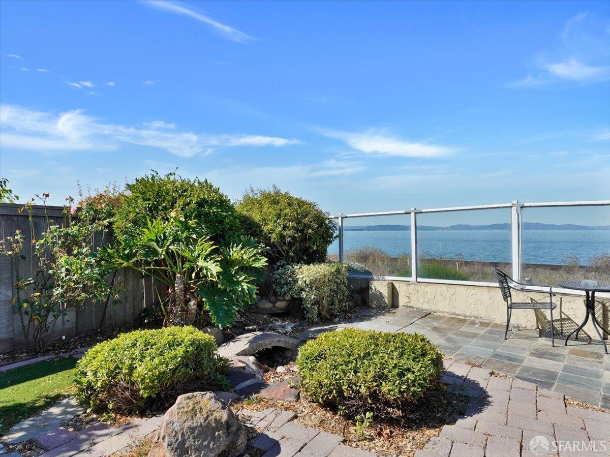 1081 Rock Harbor Point
