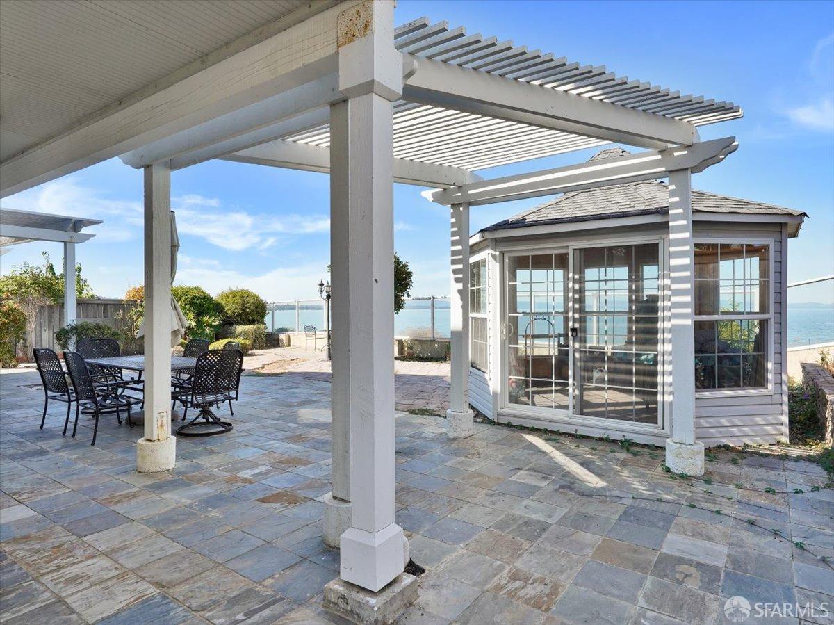 1081 Rock Harbor Point