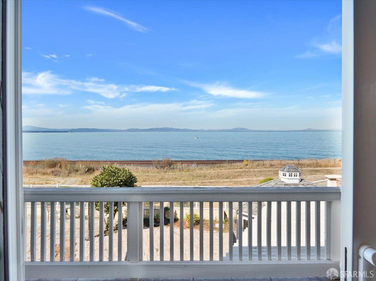 1081 Rock Harbor Point