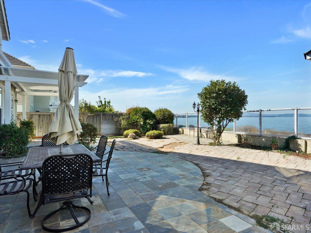 1081 Rock Harbor Point