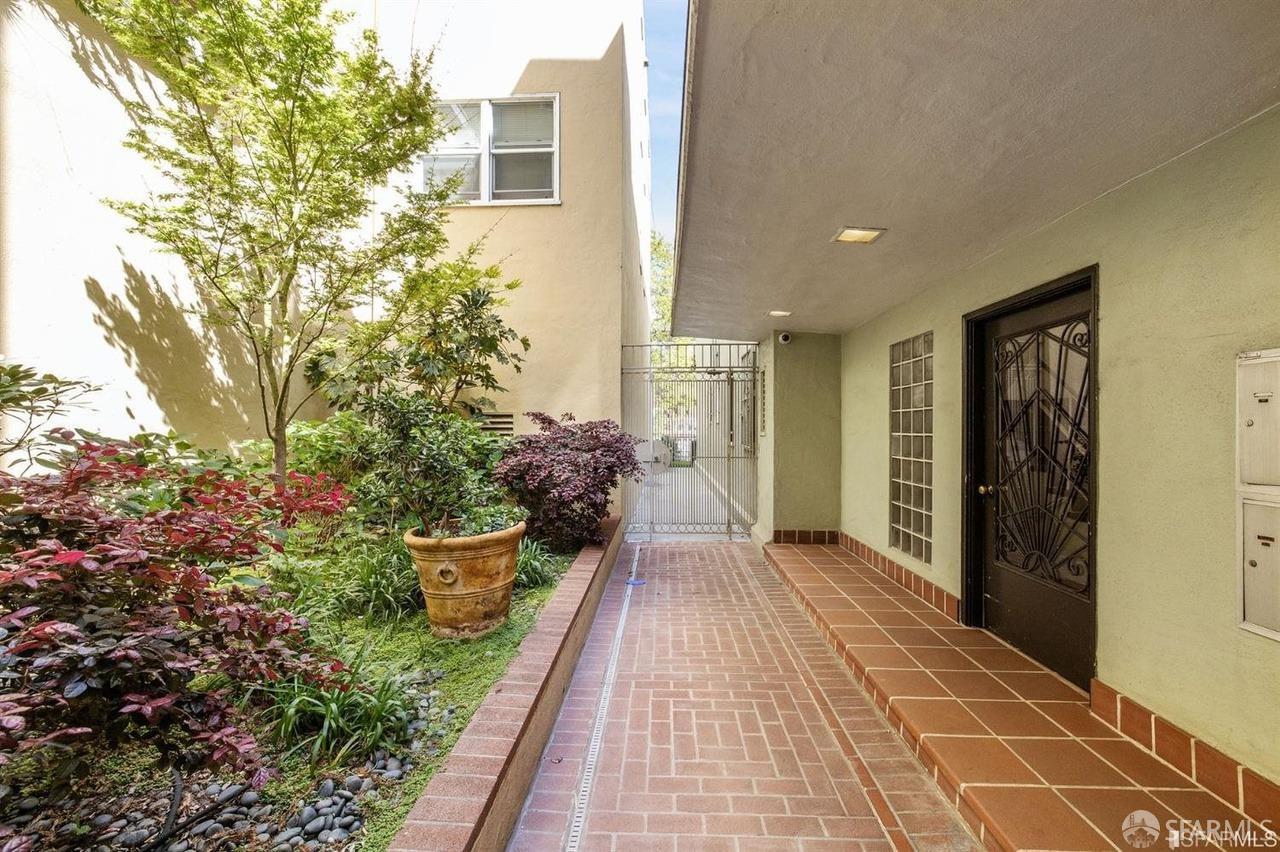 1250 Clay Street # 204