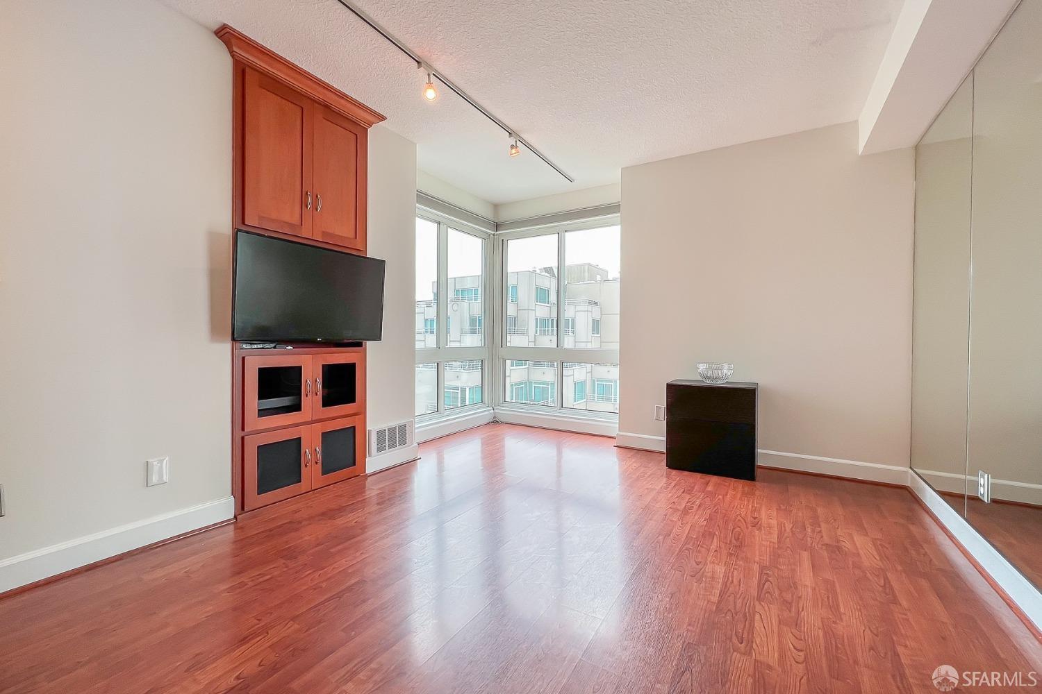 111 Chestnut Street # 808