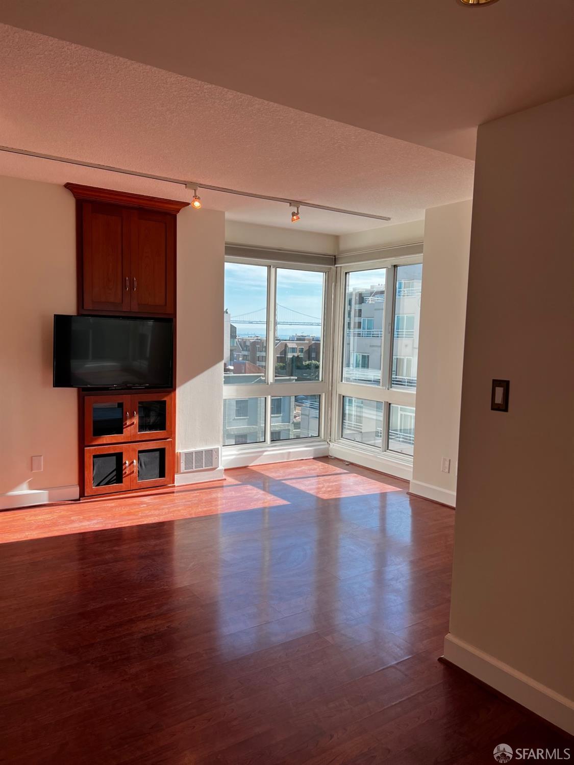 111 Chestnut Street # 808