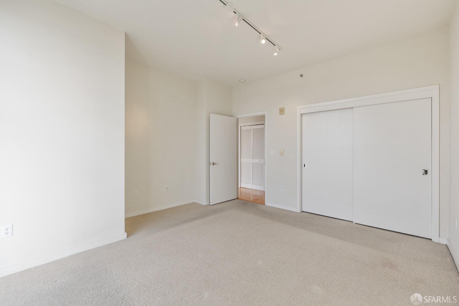 1600 Webster Street # 407