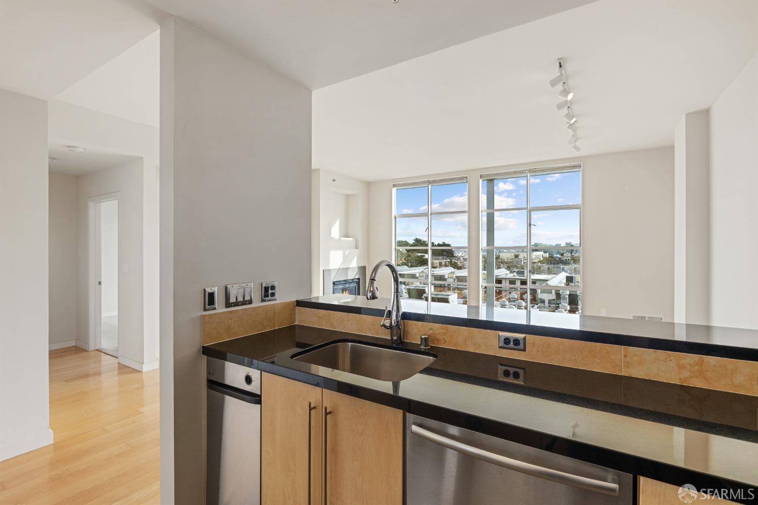 1600 Webster Street # 407