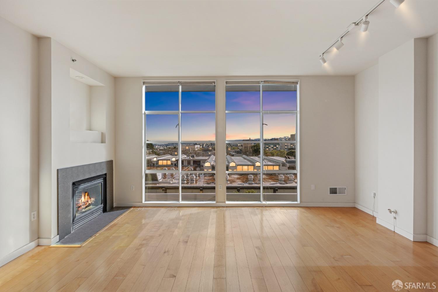 1600 Webster Street # 407