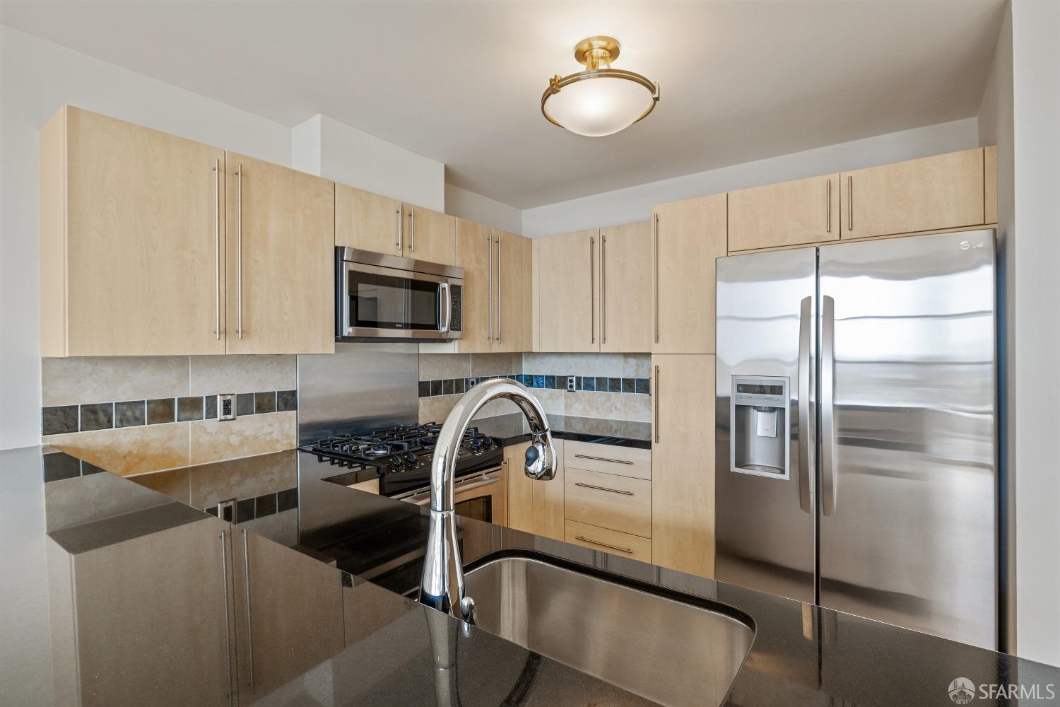 1600 Webster Street # 407