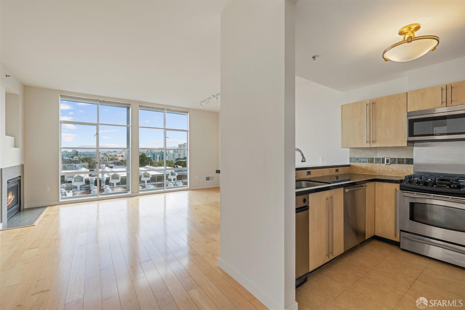 1600 Webster Street # 407