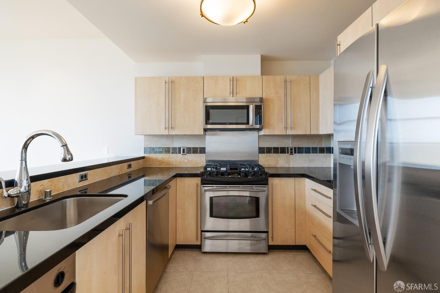1600 Webster Street # 407