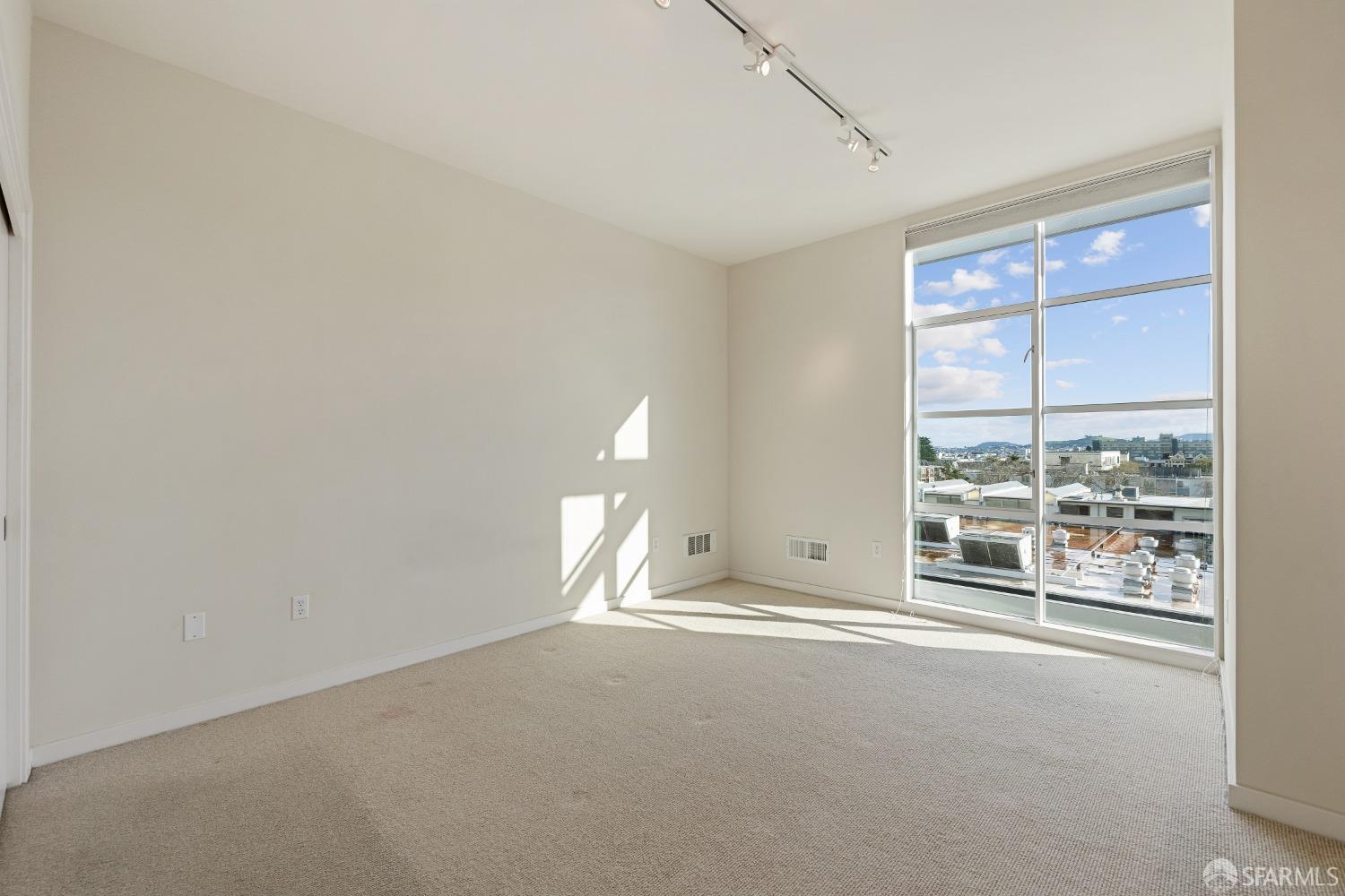 1600 Webster Street # 407