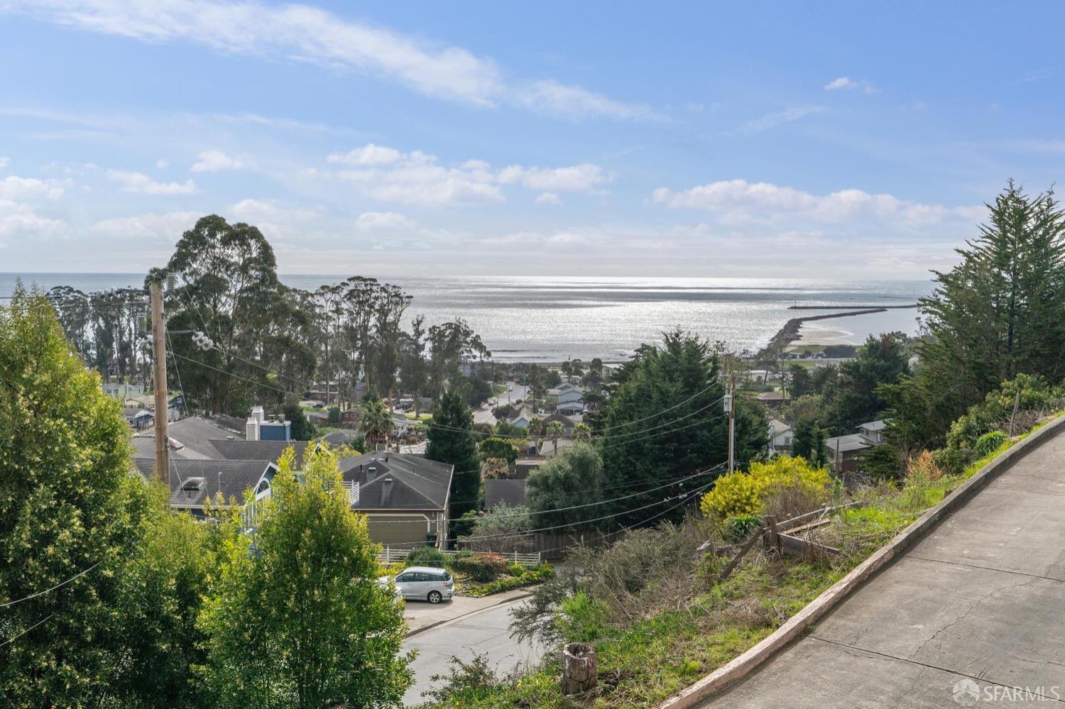 131 El Granada Boulevard