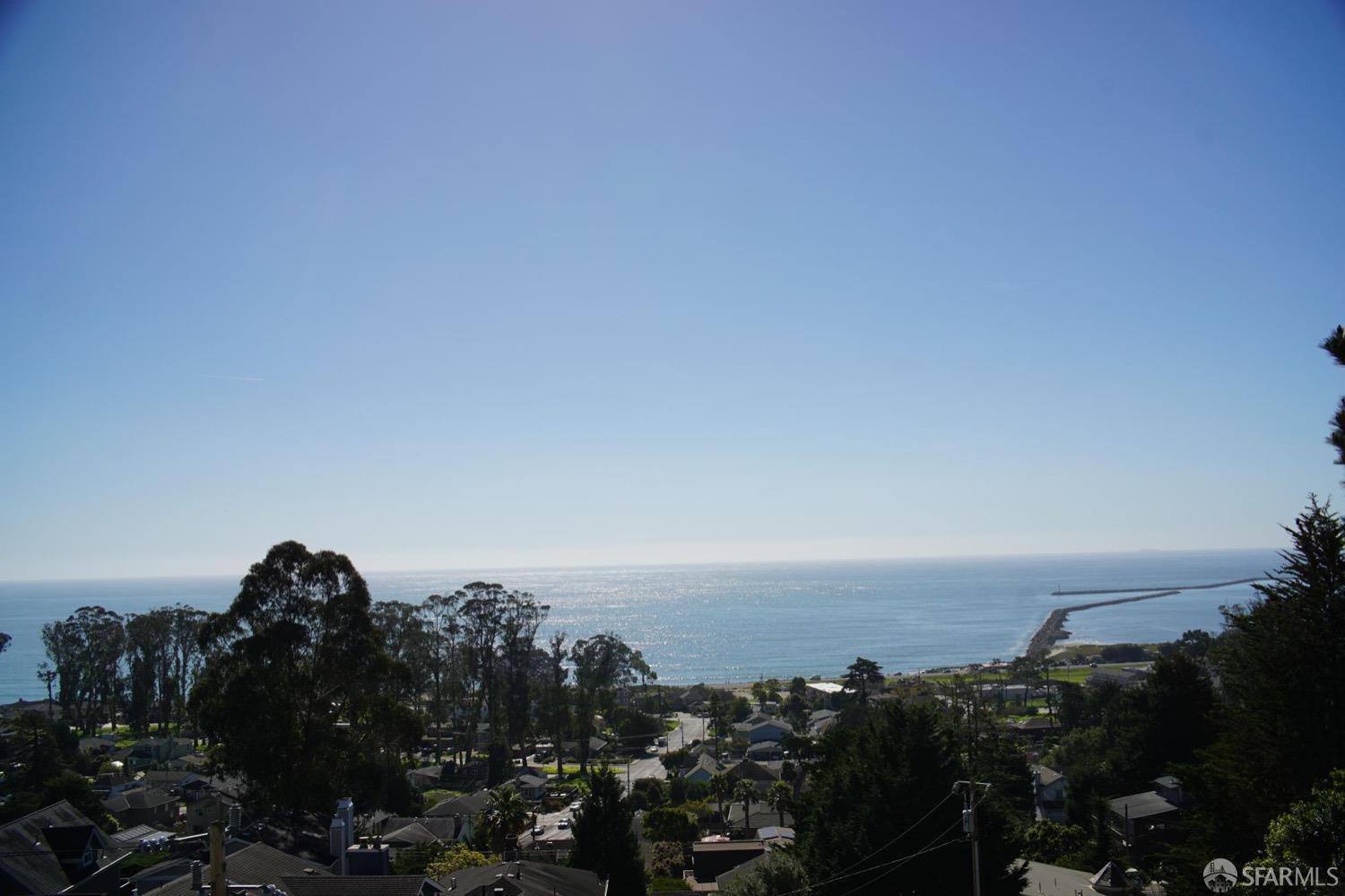 131 El Granada Boulevard