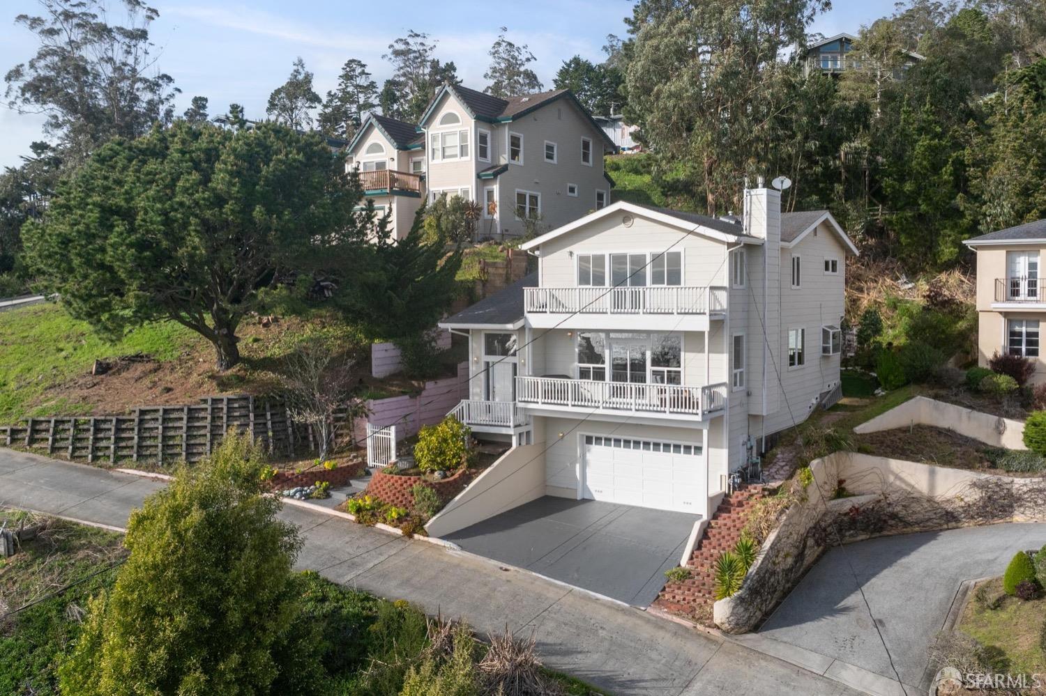 131 El Granada Boulevard