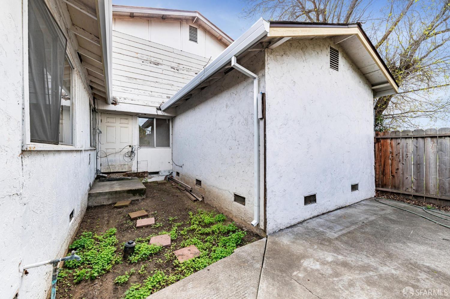 2597 E Olivera Road