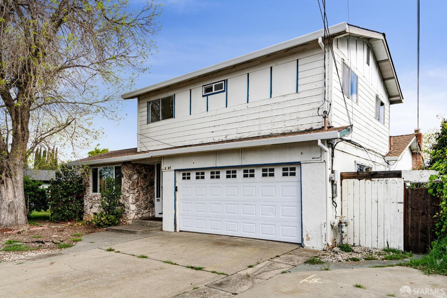 2597 E Olivera Road