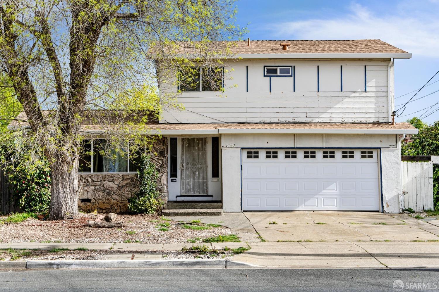 2597 E Olivera Road