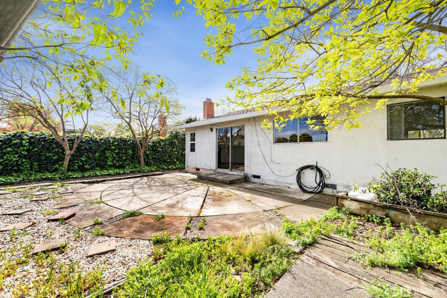 2597 E Olivera Road