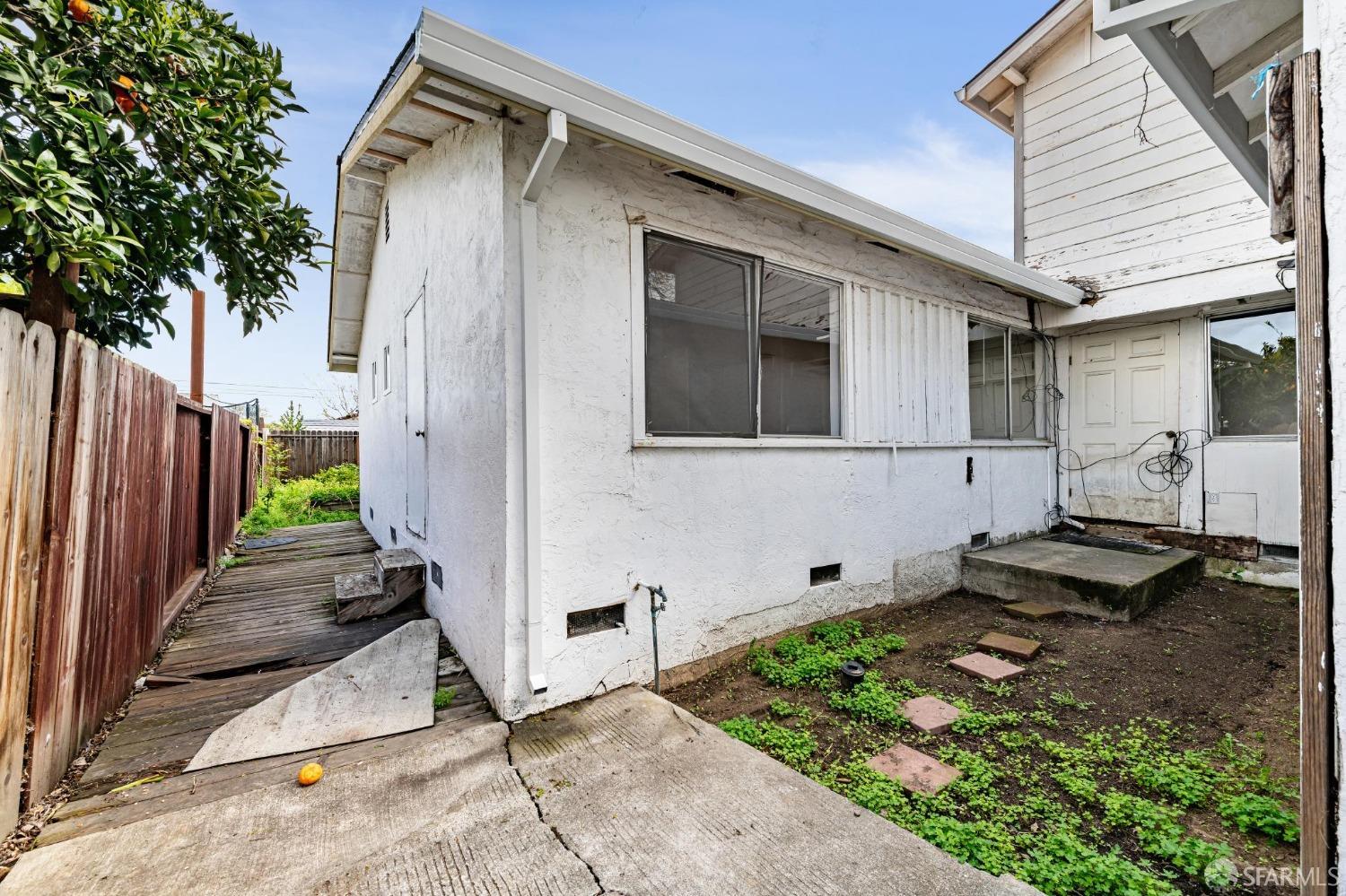 2597 E Olivera Road