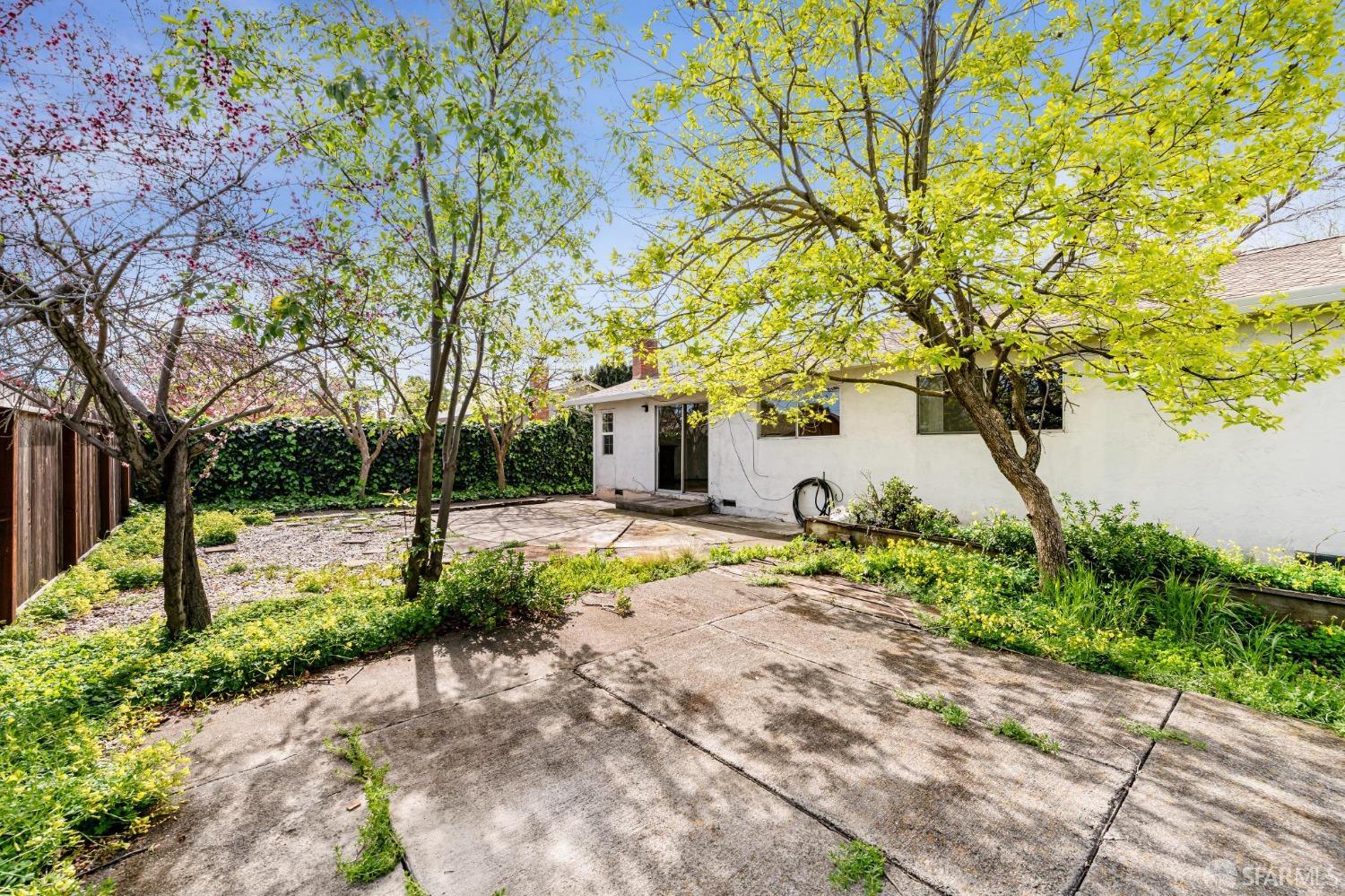2597 E Olivera Road