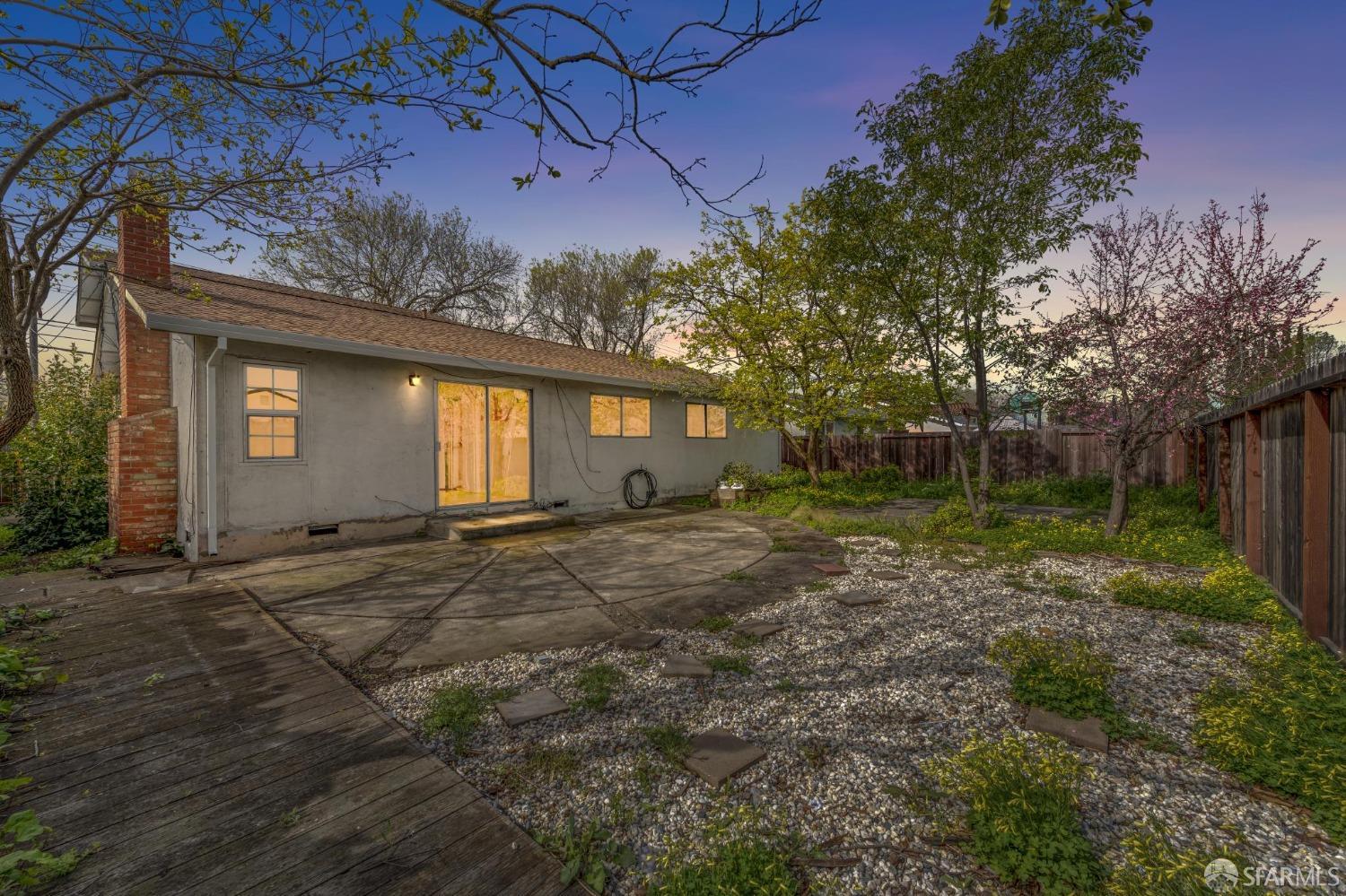 2597 E Olivera Road