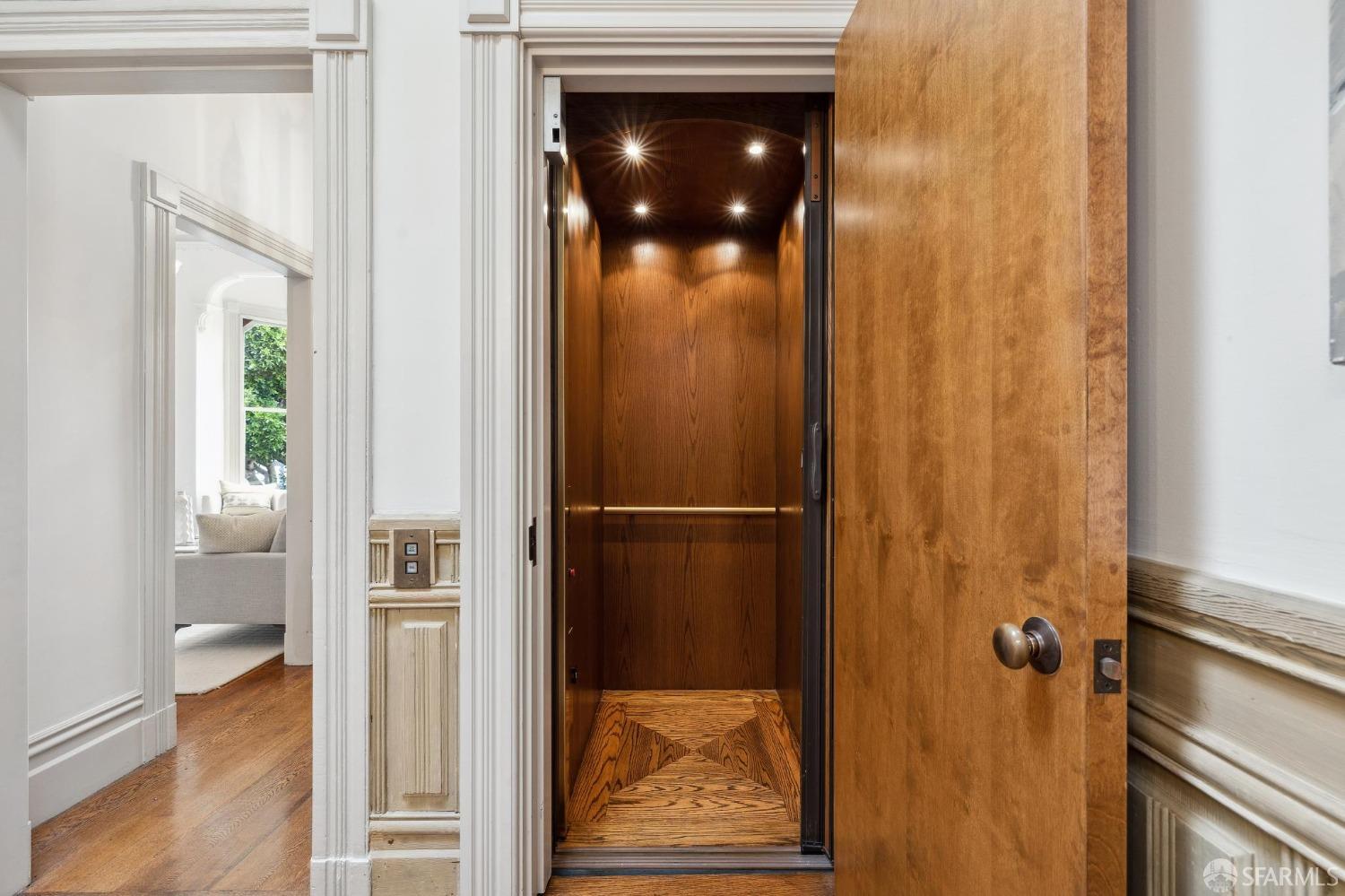 1905 Baker Street