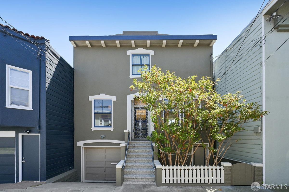 815 Moultrie Street
