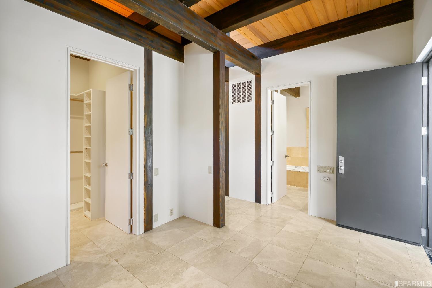 1350 Grand View Drive