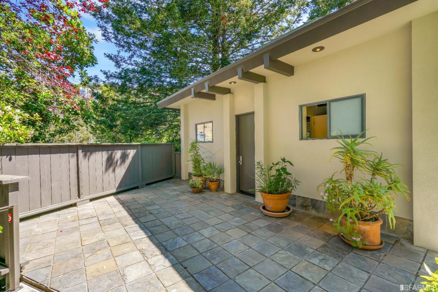 1350 Grand View Drive