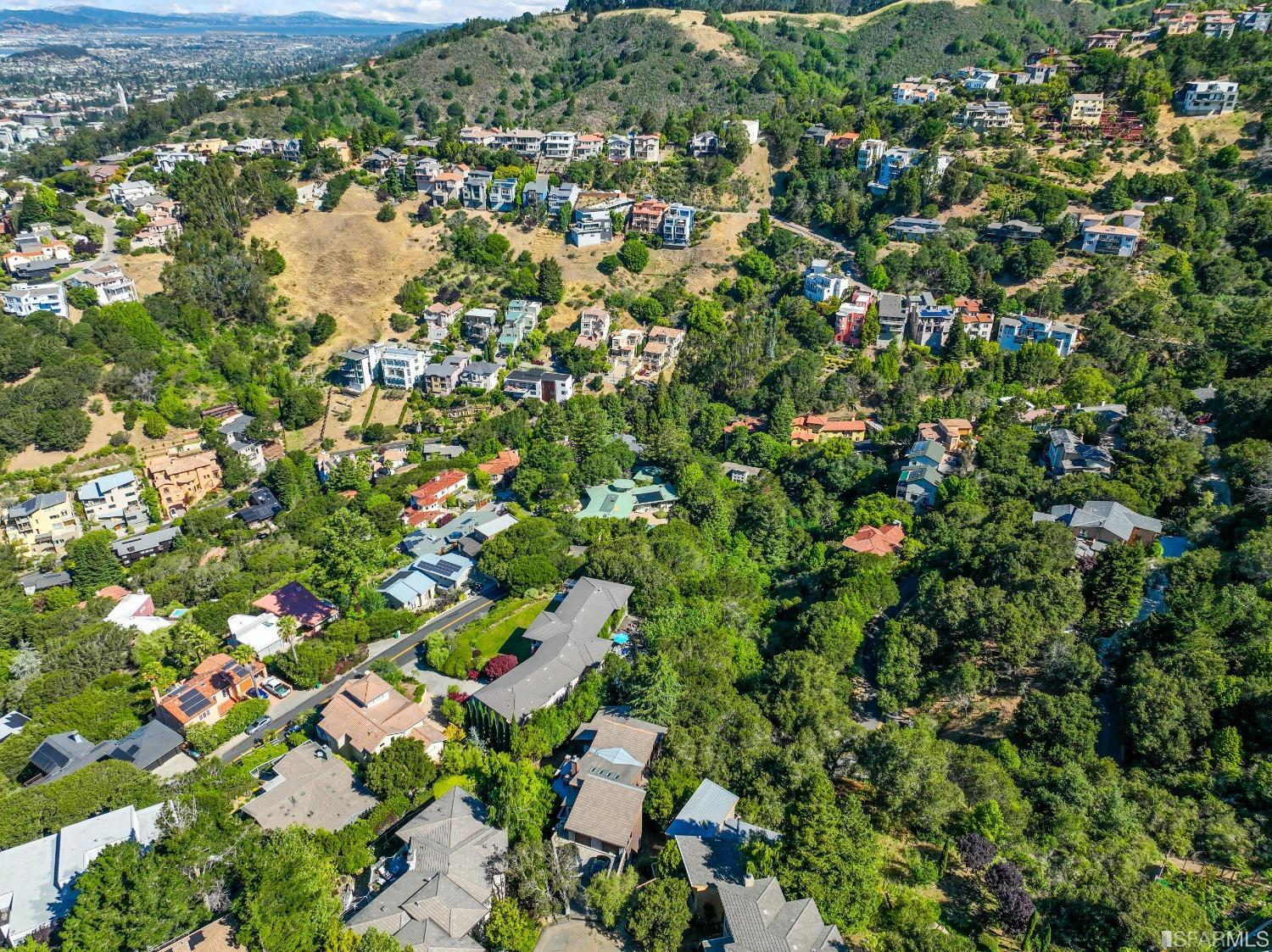 1350 Grand View Drive