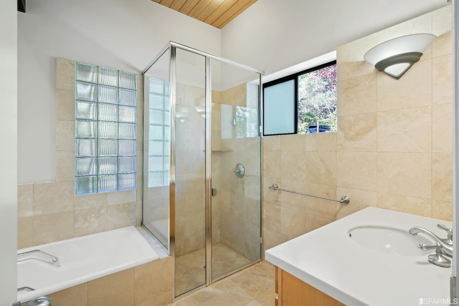 1350 Grand View Drive