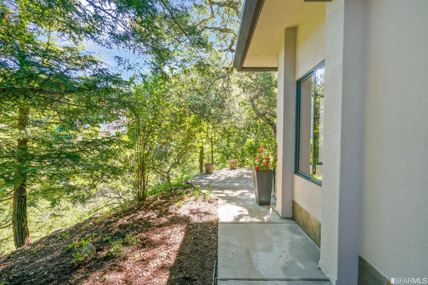1350 Grand View Drive