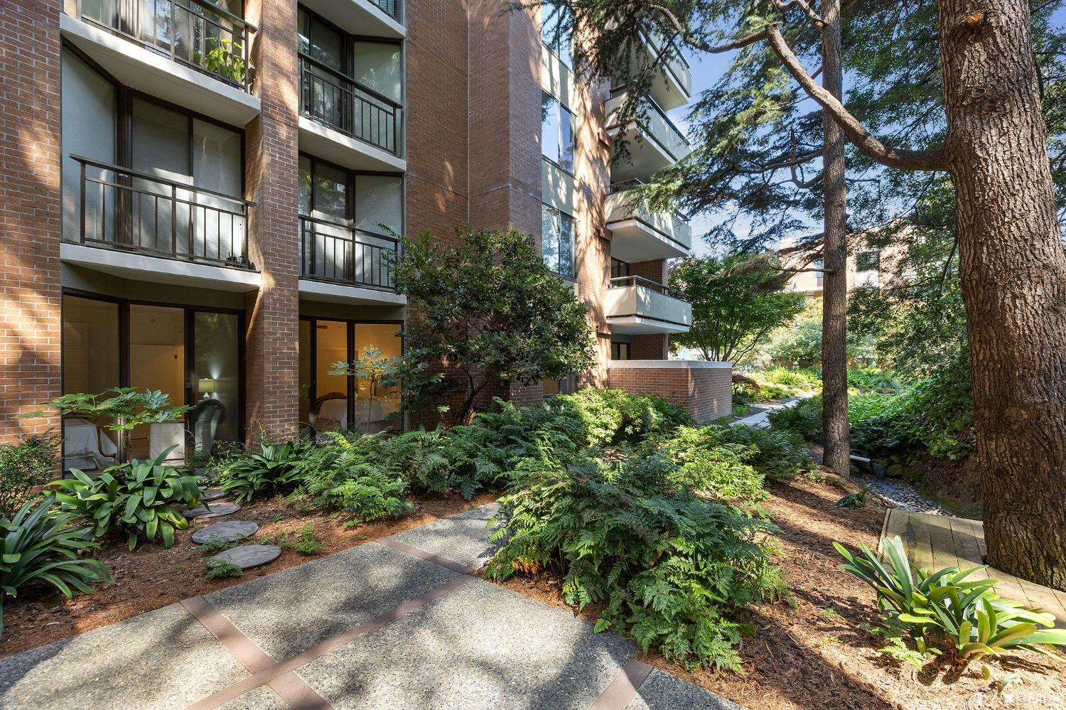 101 Lombard # 103E