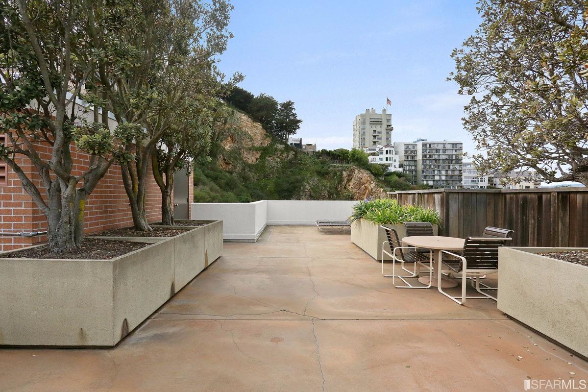 101 Lombard # 103E