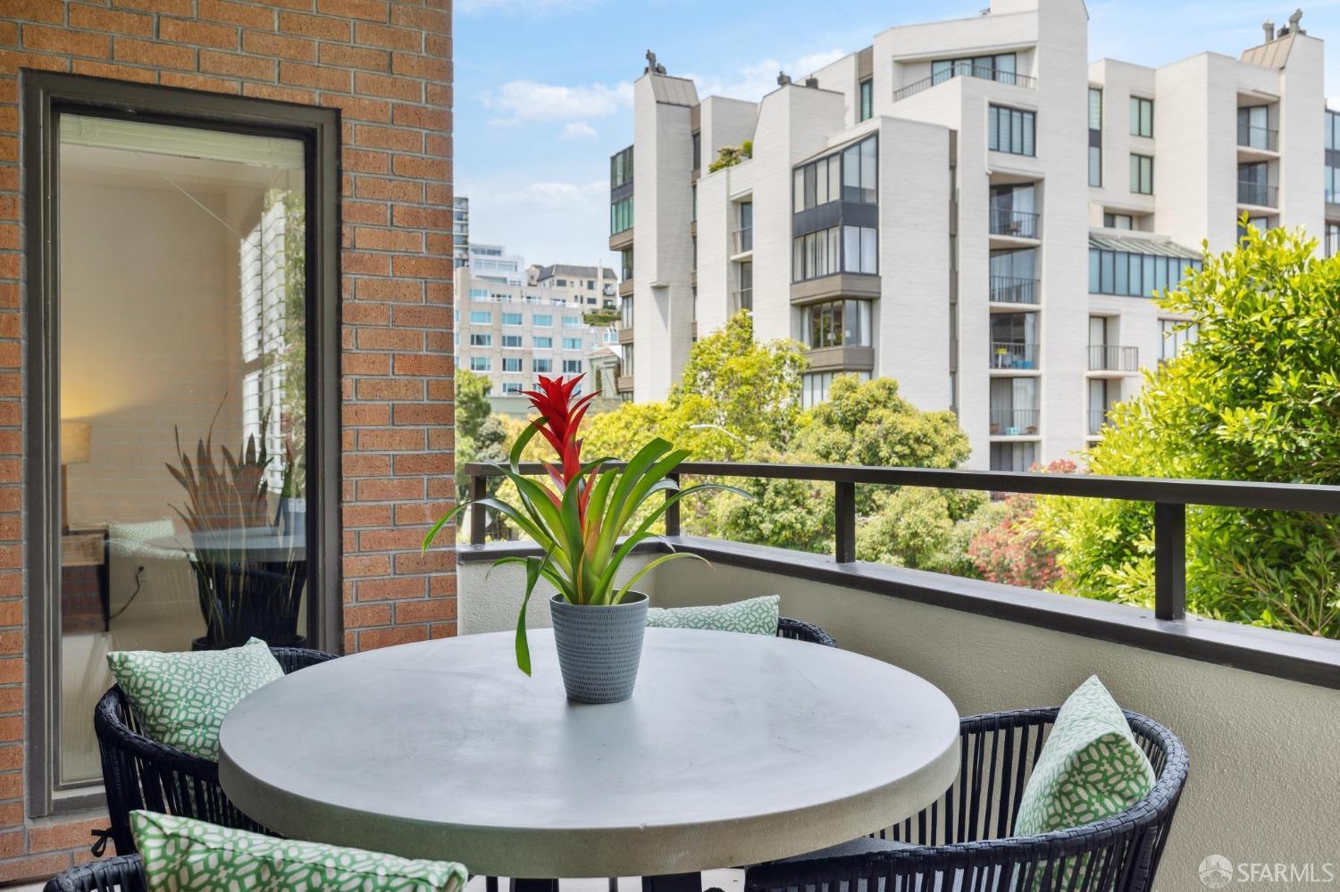 101 Lombard # 103E