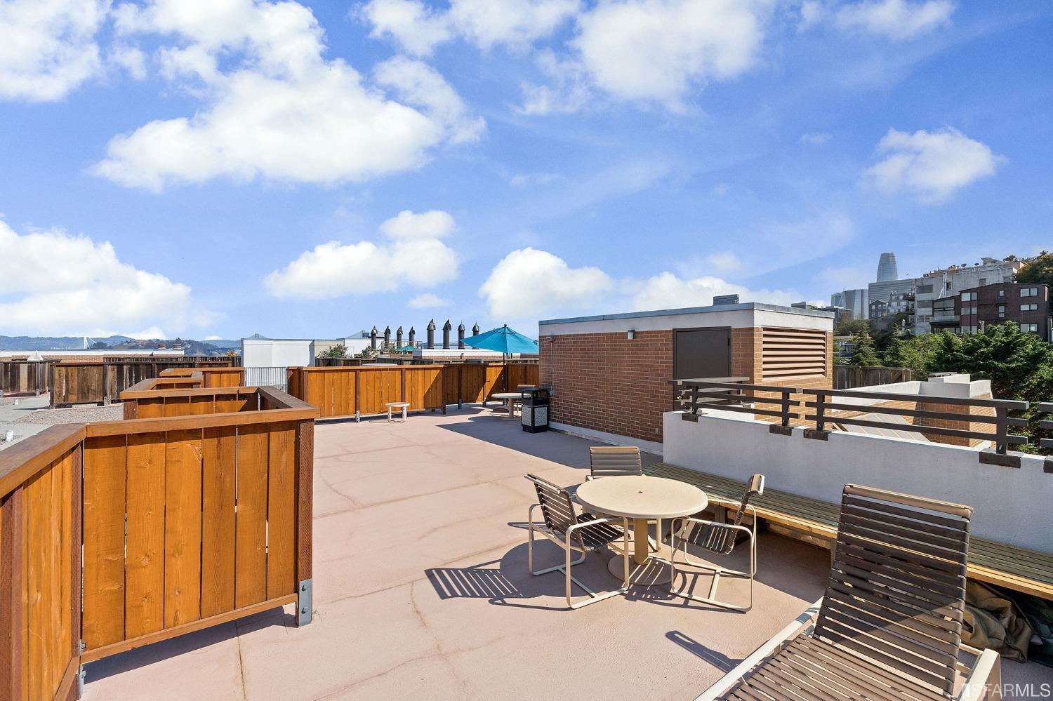 101 Lombard # 103E