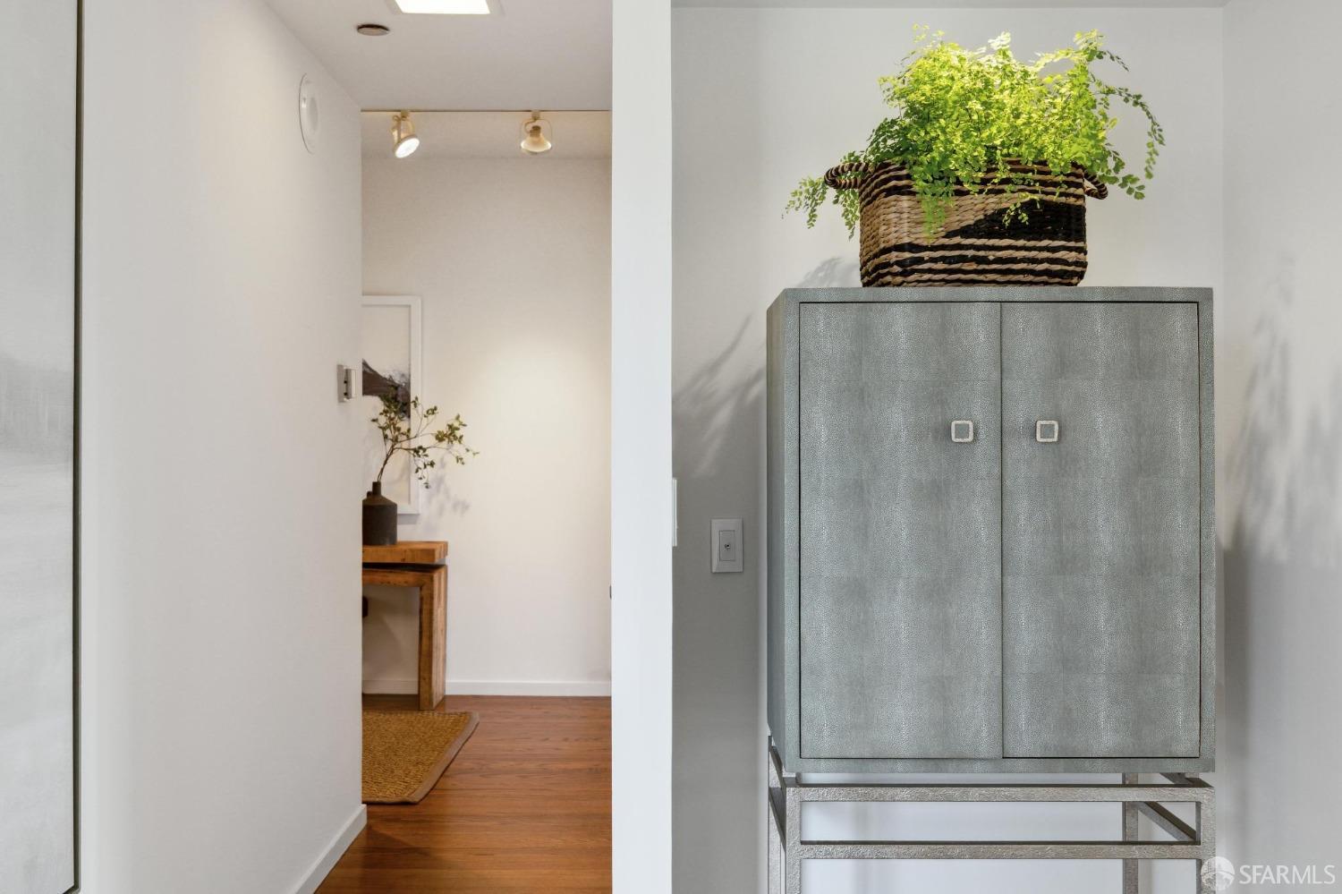 101 Lombard # 103E