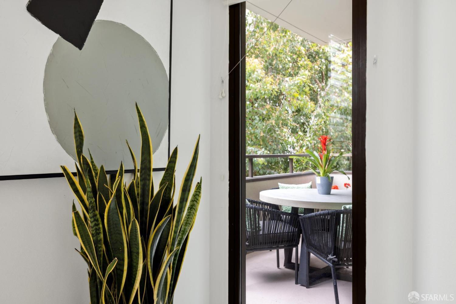 101 Lombard # 103E