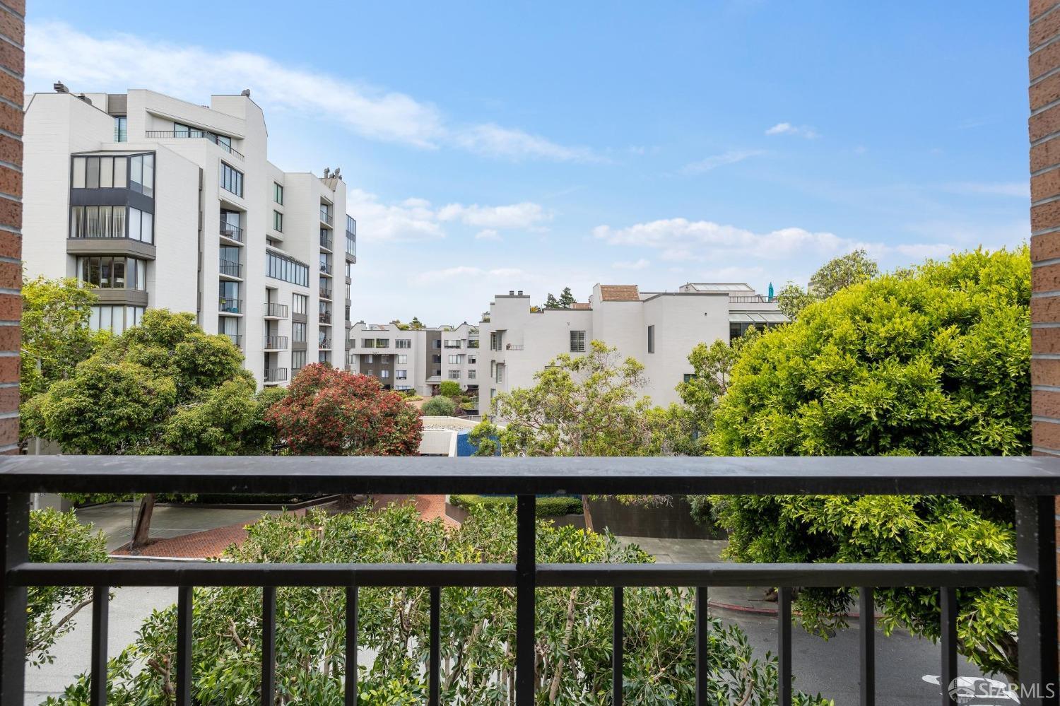 101 Lombard # 103E