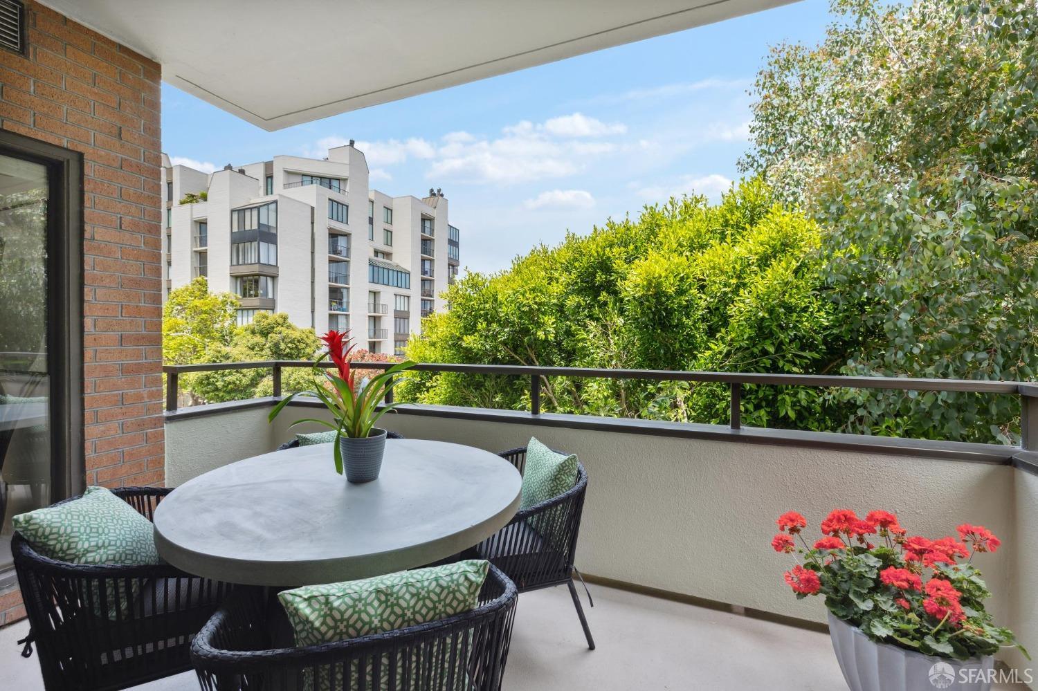 101 Lombard # 103E