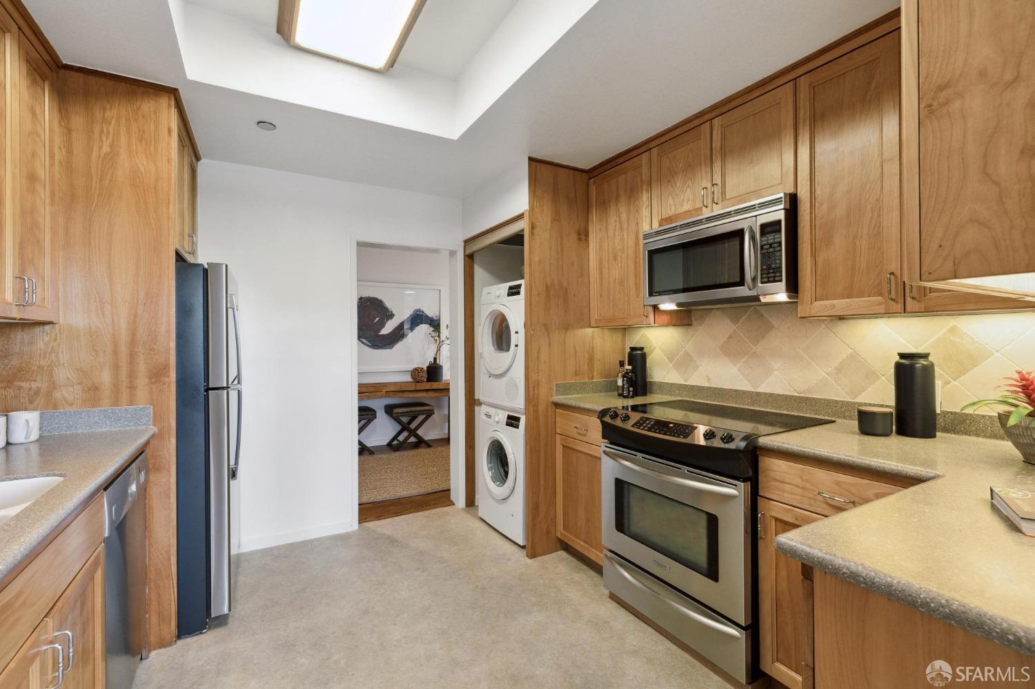 101 Lombard # 103E