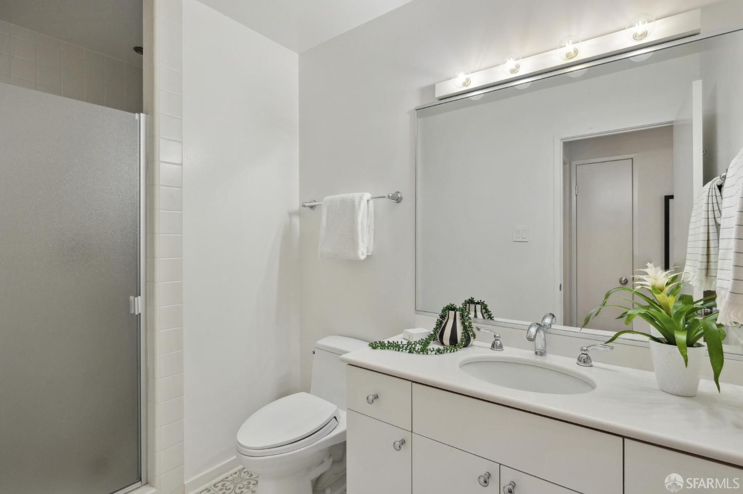 101 Lombard # 103E