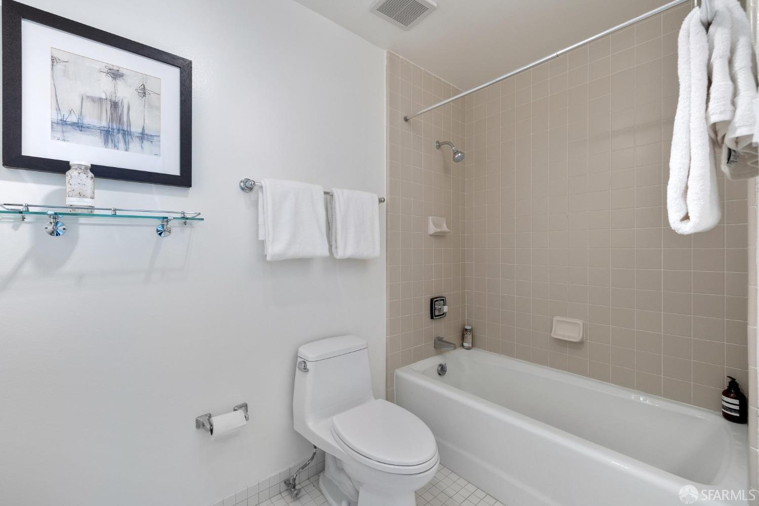 101 Lombard # 103E