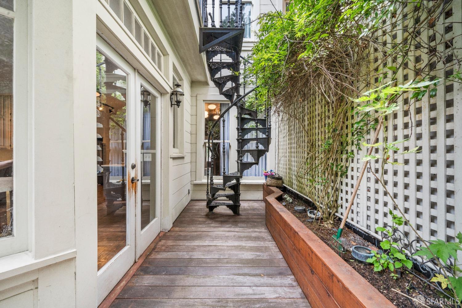 1915 Oak Street