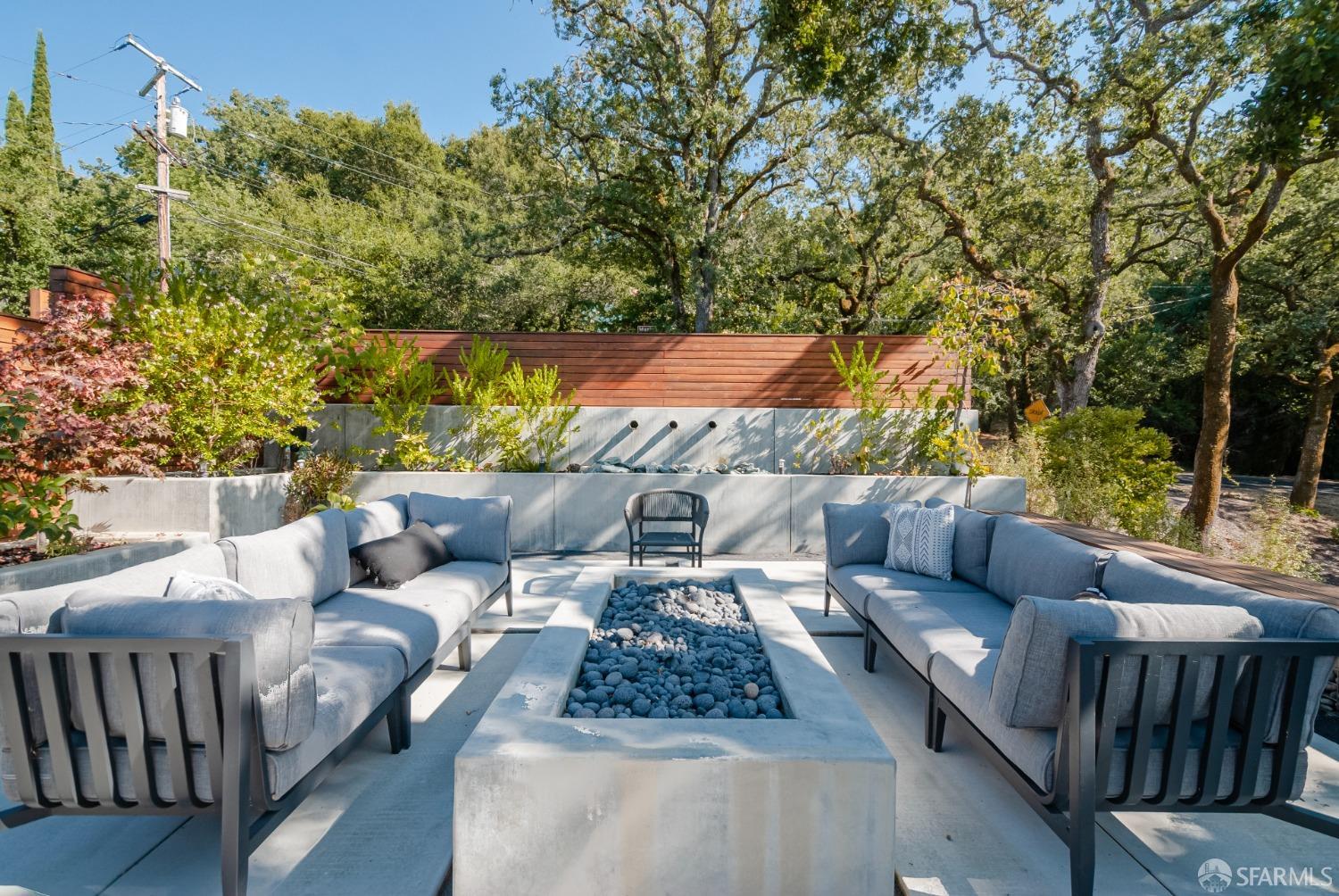 800 Mariposa Road