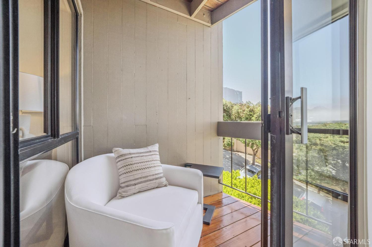 2295 Vallejo Street # 404