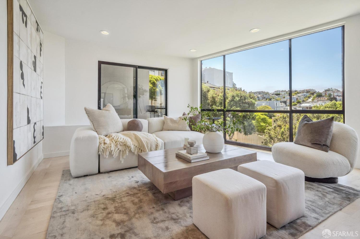 2295 Vallejo Street # 404