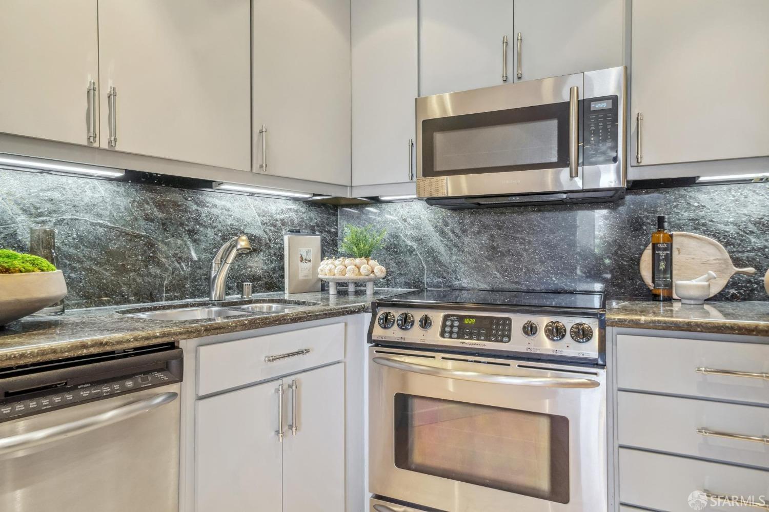 2295 Vallejo Street # 404