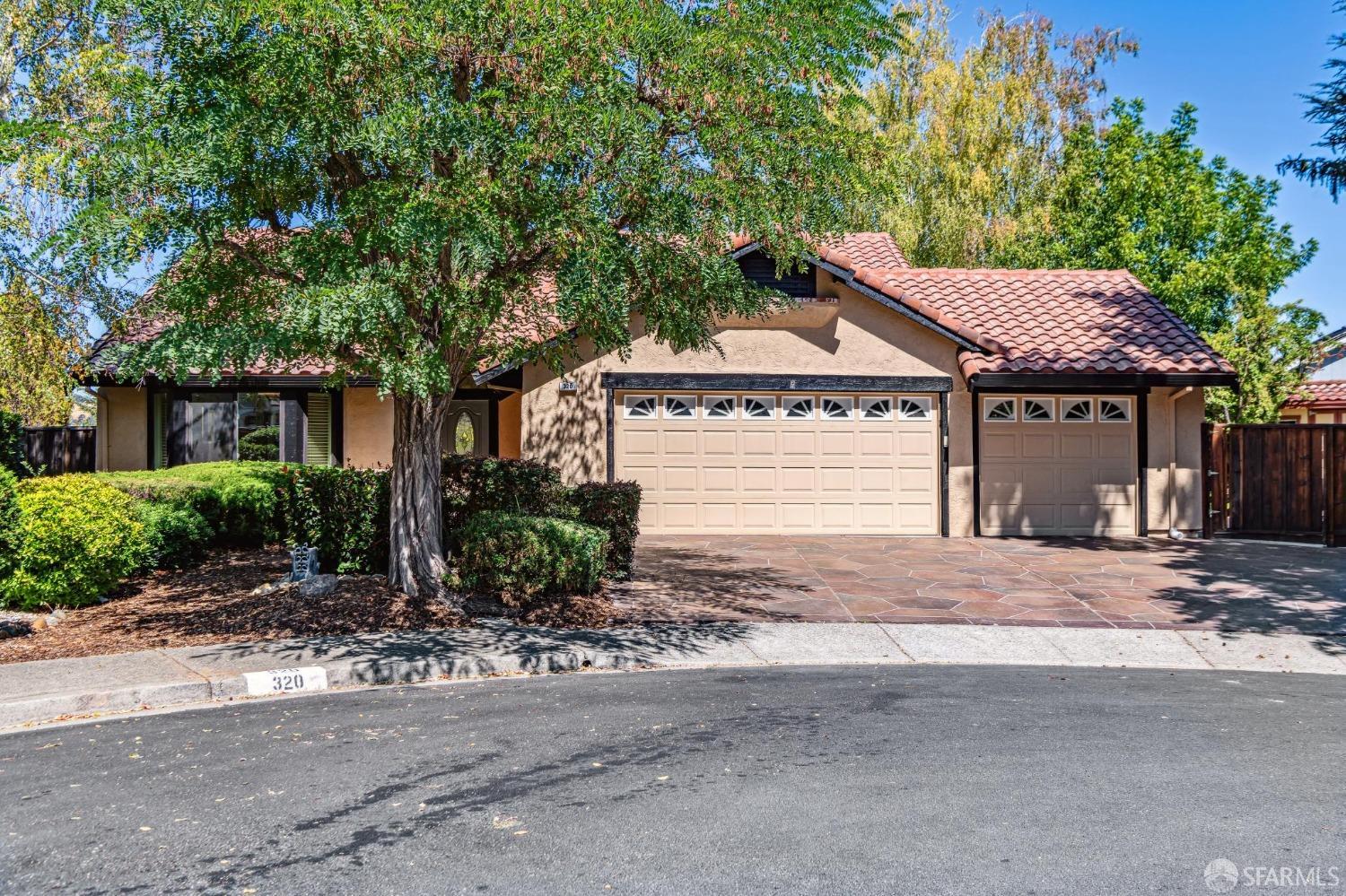 320 Meadowood Court