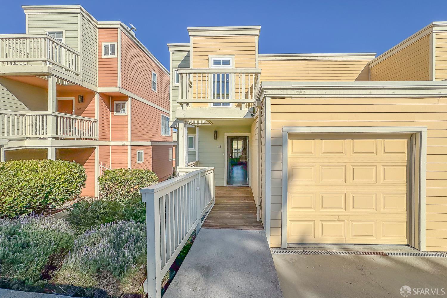 118 Jerrold Avenue