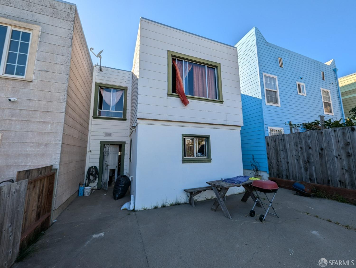 321 Sawyer Street